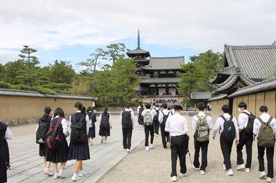 おなじみの法隆寺五重塔。世界に誇る建築です。