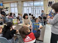 背表紙の番号の説明を聞きました。