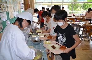 給食の様子