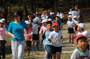 低学年の持久走練習