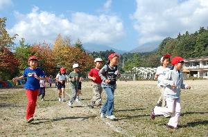 低学年の持久走練習